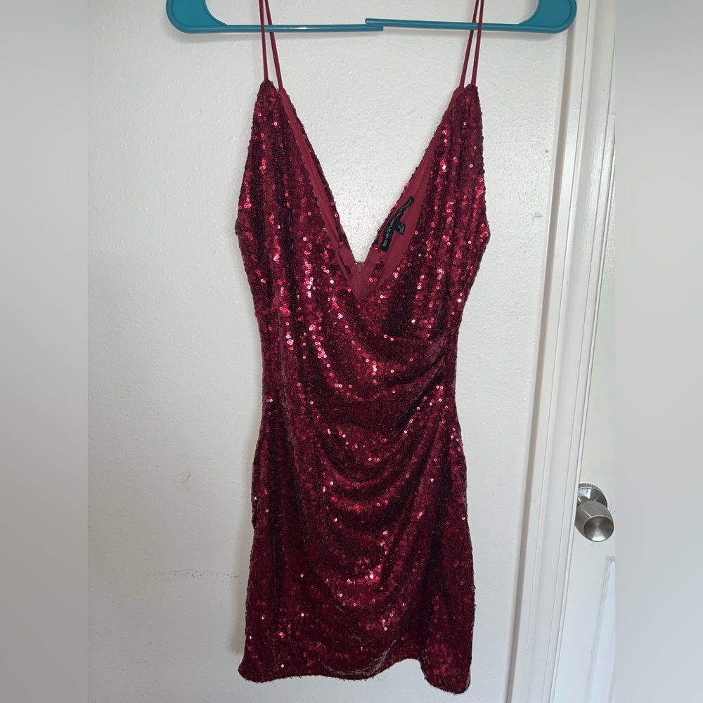 MAROON SEQUENCE V LINE DRESS